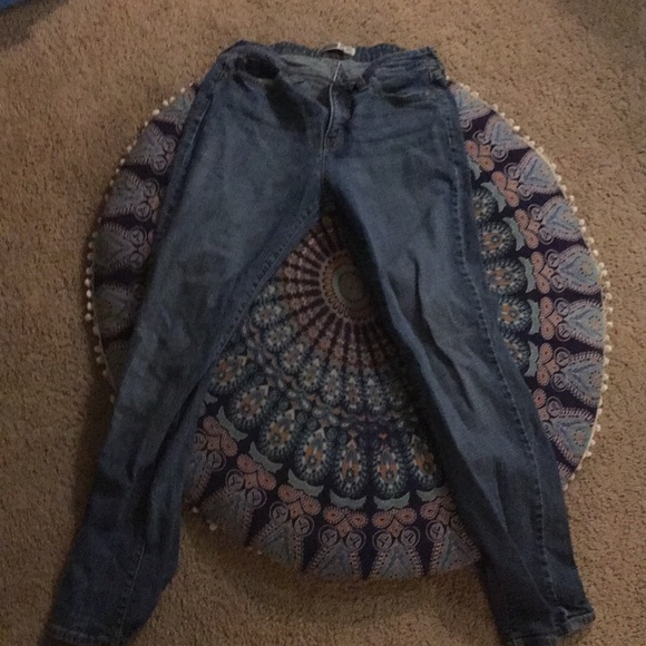 Signature Levi’s Mid Rise Jeans - Picture 1 of 5